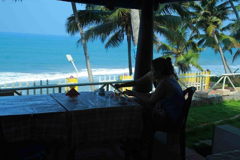 Woodhouse Beach Resort Варкала Экстерьер фото